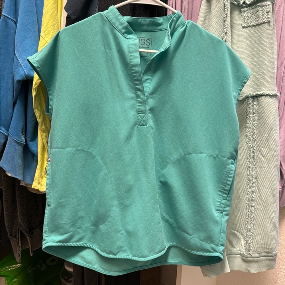 FIGS Rafaela scrub top